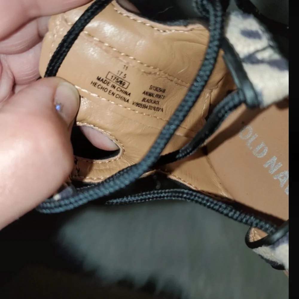 Girl’s Old Navy lace up animal print sandals size 11c EUC